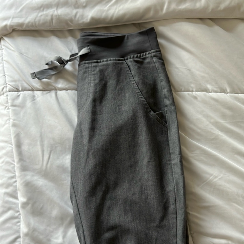 Figs Zamora joggers graphite